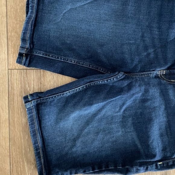 Calvin Klein Jean Shorts, Women’s Size 6 - Picture 3 of 9